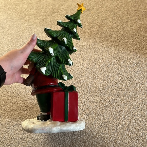 13.5in Gnome Taking The Christmas Tree Santa With The Presents - Picture 3 of 4